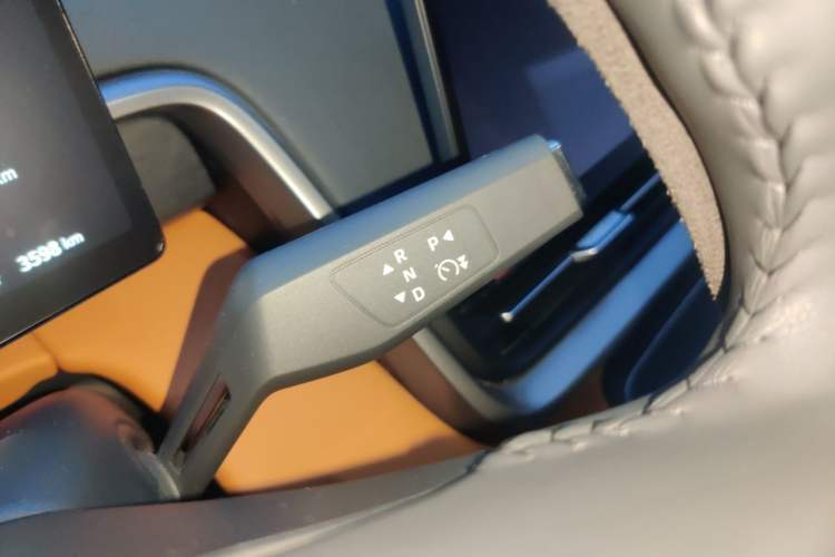 Used Dongfeng eπ eπ008 2026 Model Six-Seat Range-Extended Family Delight Edition Gear Lever