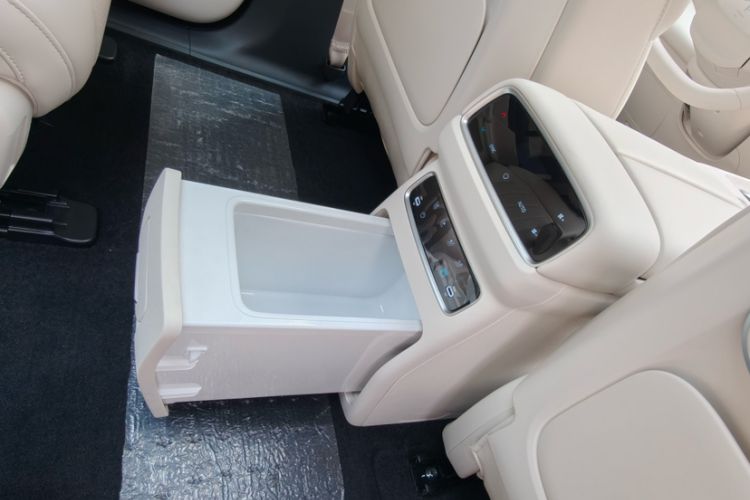 Used Dongfeng eπ eπ008 2026 Model Six-Seat Range-Extended Family Edition Interior 5