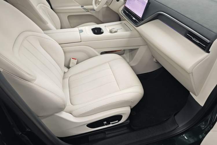 Used Dongfeng eπ eπ008 2026 Model Six-Seat Range-Extended Family Edition Right Front Seat