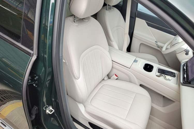 Used Dongfeng eπ eπ008 2026 Model Six-Seat Pure-Electric Family Delight Edition Right Front Seat