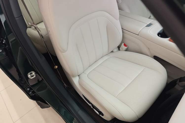 Used Dongfeng eπ eπ008 2026 Model Six-Seat Range-Extended Family Edition Right Front Seat