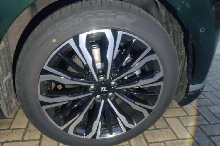 Used Dongfeng eπ eπ008 2026 Model Six-Seat Range-Extended Family Delight Edition Right Front Wheel Hub
