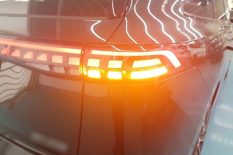 Used Dongfeng eπ eπ008 2026 Model Six-Seat Range-Extended Family Edition Right Rear Taillight