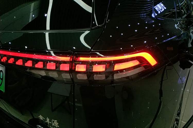 Used Dongfeng eπ eπ008 2026 Model Six-Seat Range-Extended Family Edition Right Rear Taillight