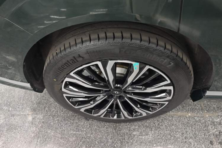 Used Dongfeng eπ eπ008 2026 Model Six-Seat Range-Extended Family Edition Right Rear Wheel Hub