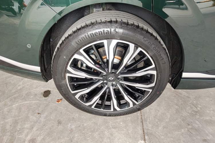 Used Dongfeng eπ eπ008 2026 Model Six-Seat Range-Extended Family Edition Right Rear Wheel Hub