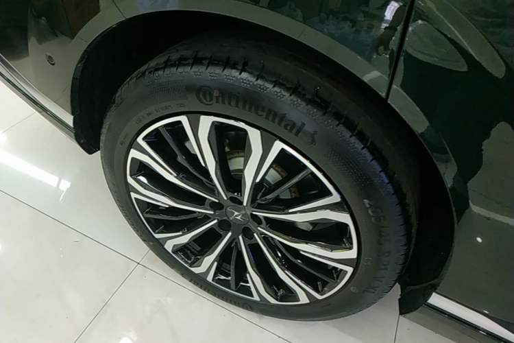 Used Dongfeng eπ eπ008 2026 Model Six-Seat Range-Extended Family Edition Right Rear Wheel Hub