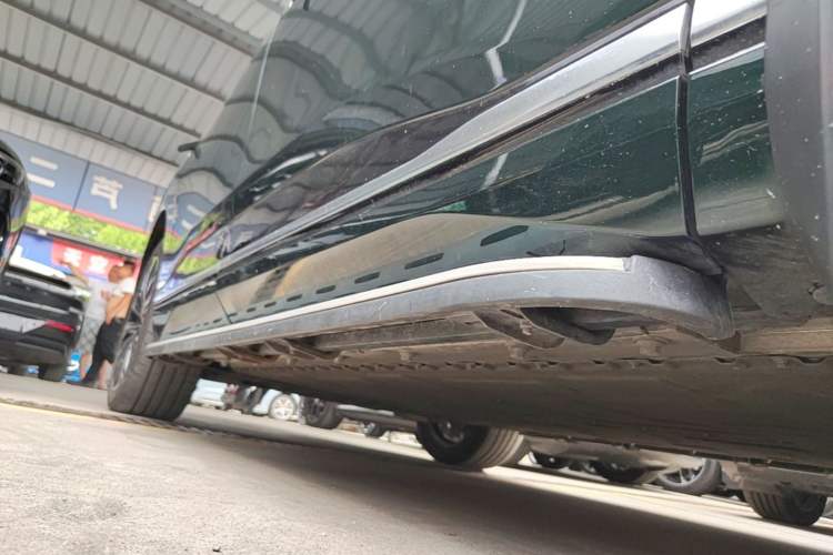 Used Dongfeng eπ eπ008 2026 Model Six-Seat Pure-Electric Family Delight Edition Right Side Sill