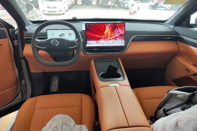 Used Dongfeng eπ eπ008 2026 Model Six-Seat Range-Extended Family Delight Edition Center Console