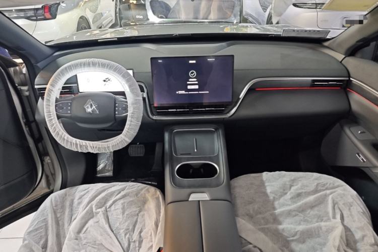 Used Dongfeng eπ eπ008 2026 Model Five-Seat Pure-Electric Ultra-Wide Edition Center Console