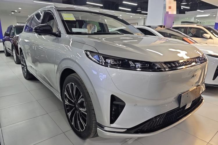 Used Dongfeng eπ eπ008 2026 Model Five-Seat Pure-Electric Ultra-Wide Edition Front Right 45 Deg