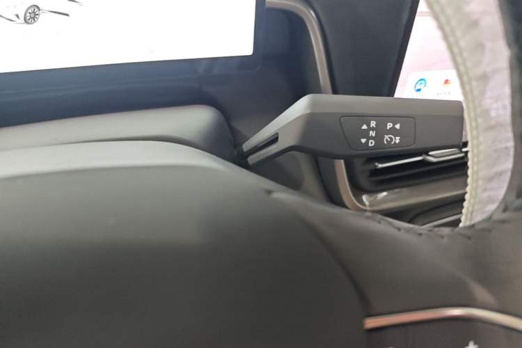 Used Dongfeng eπ eπ008 2026 Model Five-Seat Pure-Electric Ultra-Wide Edition Gear Lever
