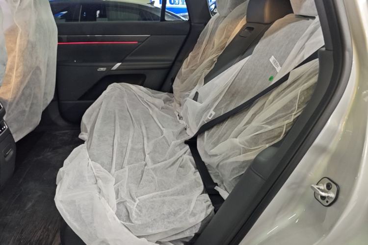 Used Dongfeng eπ eπ008 2026 Model Five-Seat Pure-Electric Ultra-Wide Edition Left Rear Seat