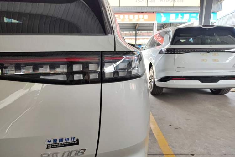 Used Dongfeng eπ eπ008 2026 Model Six-Seat Range-Extended Family Delight Edition Right Rear Taillight