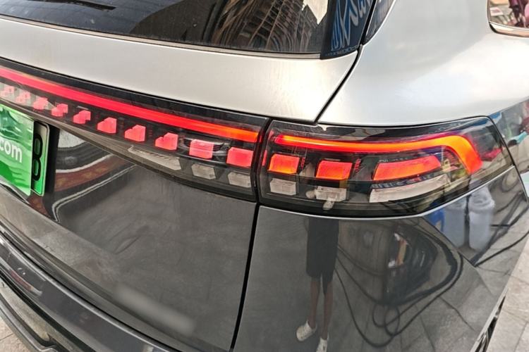Used Dongfeng eπ eπ008 2026 Model Six-Seat Pure-Electric Family Edition Right Rear Taillight