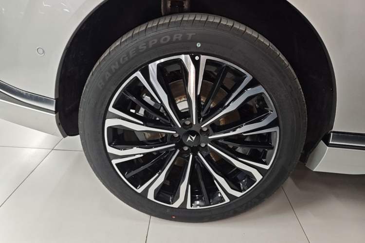 Used Dongfeng eπ eπ008 2026 Model Five-Seat Pure-Electric Ultra-Wide Edition Right Rear Wheel Hub