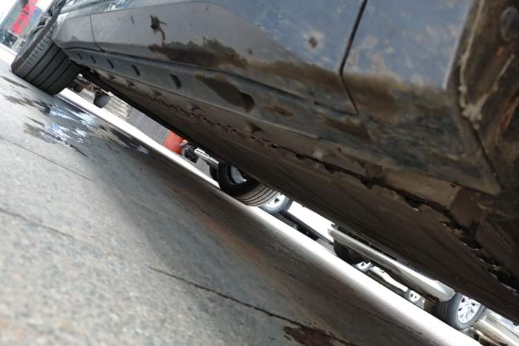 Used Dongfeng eπ eπ008 2026 Model Six-Seat Pure-Electric Family Edition Right Side Sill