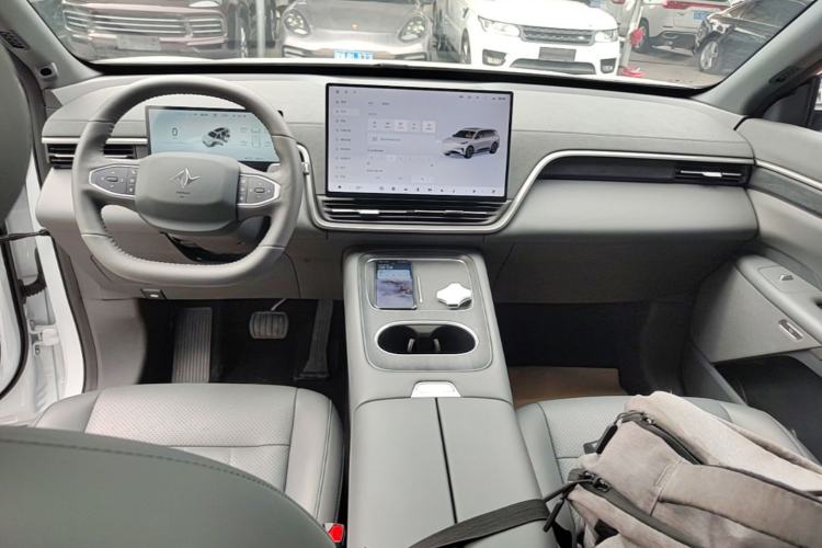 Used Dongfeng eπ eπ008 2026 Model Six-Seat Pure-Electric Family Edition Center Console