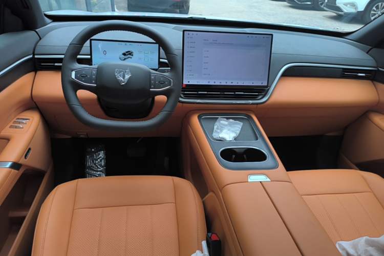 Used Dongfeng eπ eπ008 2026 Model Six-Seat Range-Extended Family Delight Edition Center Console