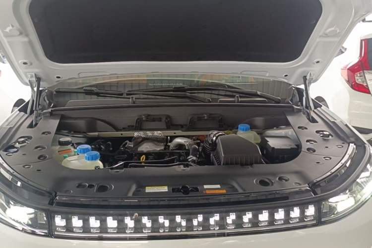 Used Dongfeng eπ eπ008 2026 Model Six-Seat Range-Extended Family Edition Engine Bay