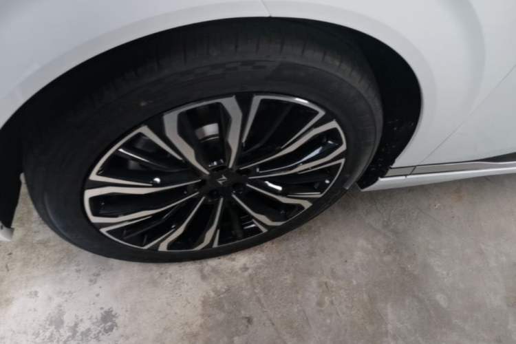 Used Dongfeng eπ eπ008 2026 Model Six-Seat Range-Extended Family Delight Edition Left Front Wheel Hub