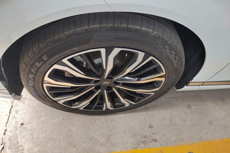 Used Dongfeng eπ eπ008 2026 Model Six-Seat Range-Extended Family Delight Edition Left Front Wheel Hub