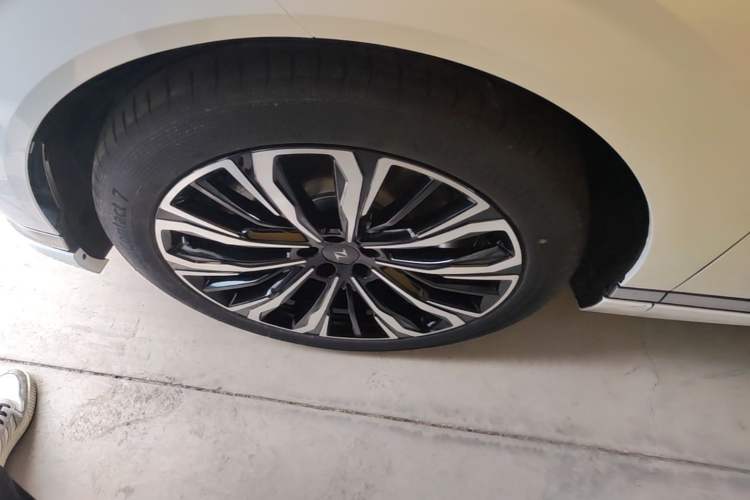 Used Dongfeng eπ eπ008 2026 Model Six-Seat Pure-Electric Family Edition Left Front Wheel Hub