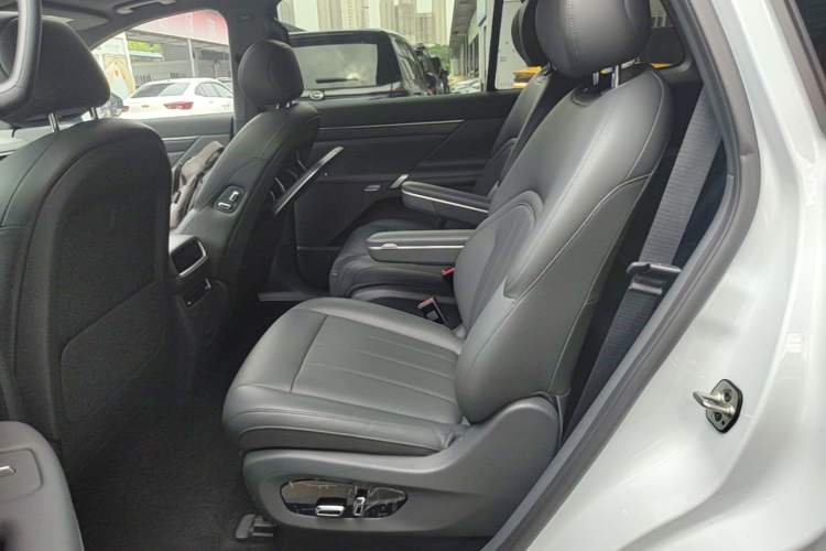 Used Dongfeng eπ eπ008 2026 Model Six-Seat Pure-Electric Family Edition Left Rear Seat