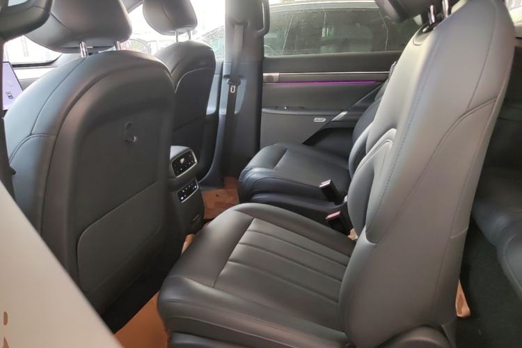 Used Dongfeng eπ eπ008 2026 Model Six-Seat Pure-Electric Family Edition Left Rear Seat