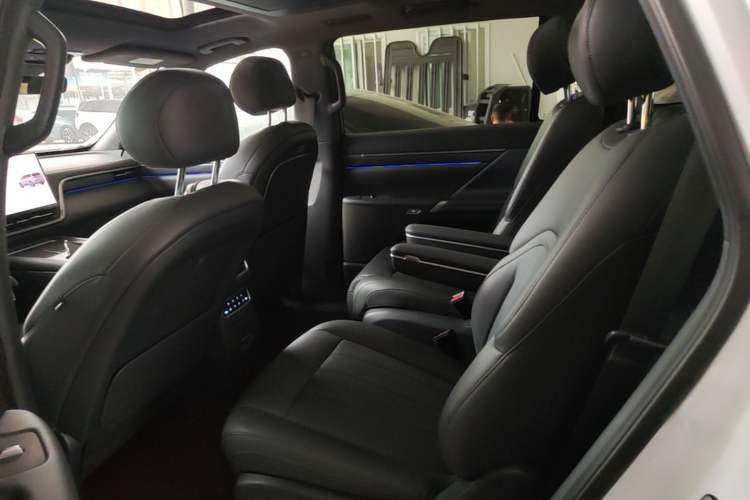 Used Dongfeng eπ eπ008 2026 Model Six-Seat Pure-Electric Family Edition Left Rear Seat