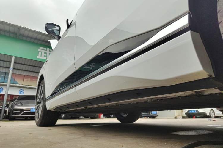 Used Dongfeng eπ eπ008 2026 Model Six-Seat Pure-Electric Family Edition Left Side Sill