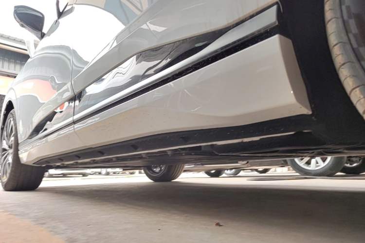 Used Dongfeng eπ eπ008 2026 Model Six-Seat Range-Extended Family Delight Edition Left Side Sill