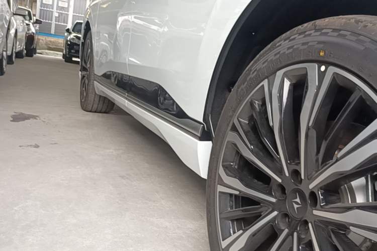 Used Dongfeng eπ eπ008 2026 Model Six-Seat Range-Extended Family Edition Left Side Sill