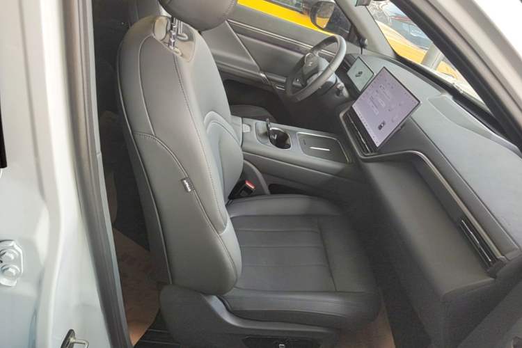 Used Dongfeng eπ eπ008 2026 Model Six-Seat Pure-Electric Family Edition Right Front Seat