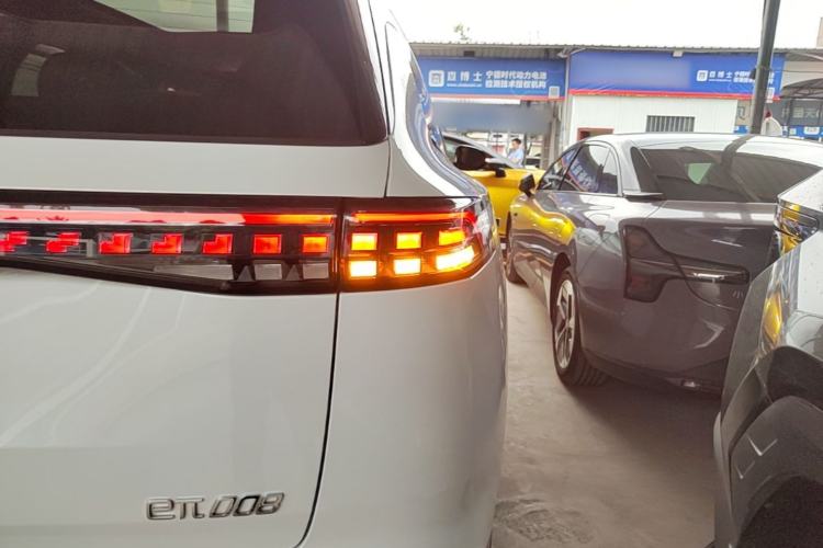 Used Dongfeng eπ eπ008 2026 Model Six-Seat Pure-Electric Family Edition Right Rear Taillight