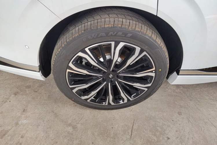 Used Dongfeng eπ eπ008 2026 Model Six-Seat Range-Extended Family Delight Edition Right Rear Wheel Hub