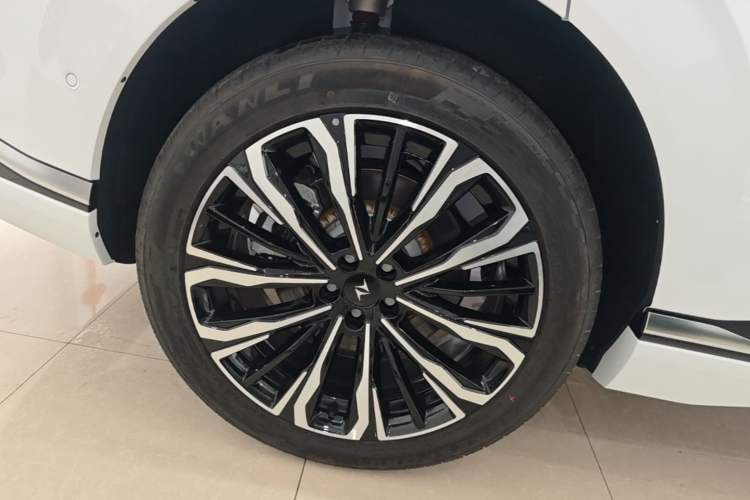 Used Dongfeng eπ eπ008 2026 Model Six-Seat Range-Extended Family Delight Edition Right Rear Wheel Hub