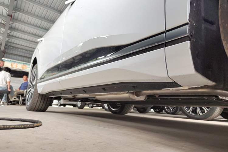 Used Dongfeng eπ eπ008 2026 Model Six-Seat Range-Extended Family Delight Edition Right Side Sill