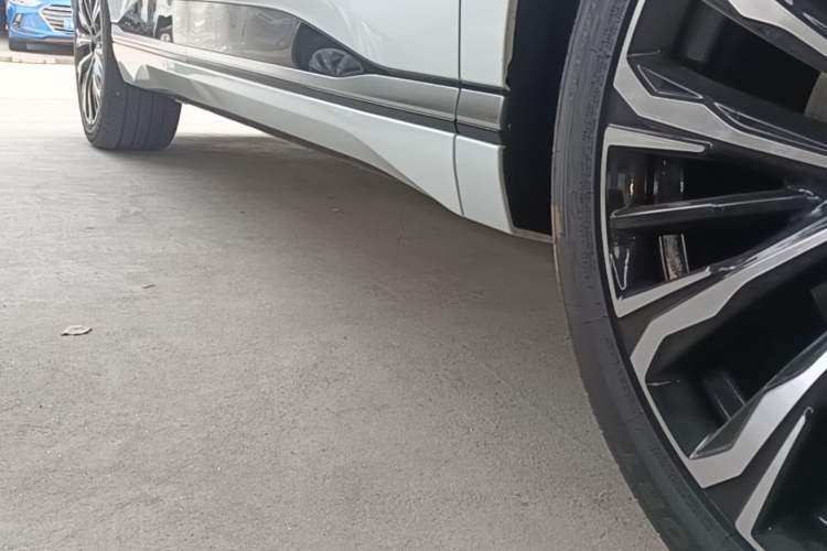 Used Dongfeng eπ eπ008 2026 Model Six-Seat Range-Extended Family Edition Right Side Sill