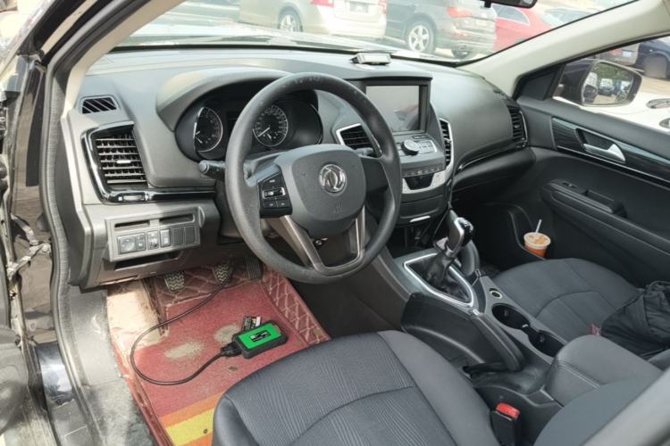 Used Dongfeng Fengdu MX5 2016 1.4T Manual Fashion Edition Center Console