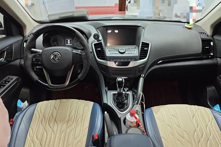 Used Dongfeng Fengdu MX5 2016 1.4T Manual Fashion Edition Center Console