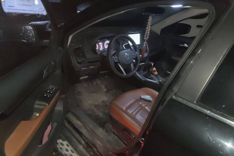 Used Dongfeng Fengdu MX5 2016 1.4T Manual Luxury Edition Driver Seat