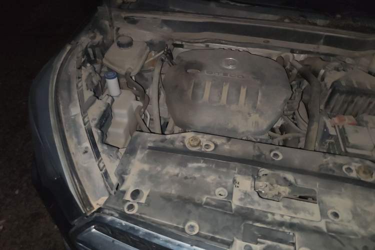 Used Dongfeng Fengdu MX5 2016 1.4T Manual Luxury Edition Engine Bay Right