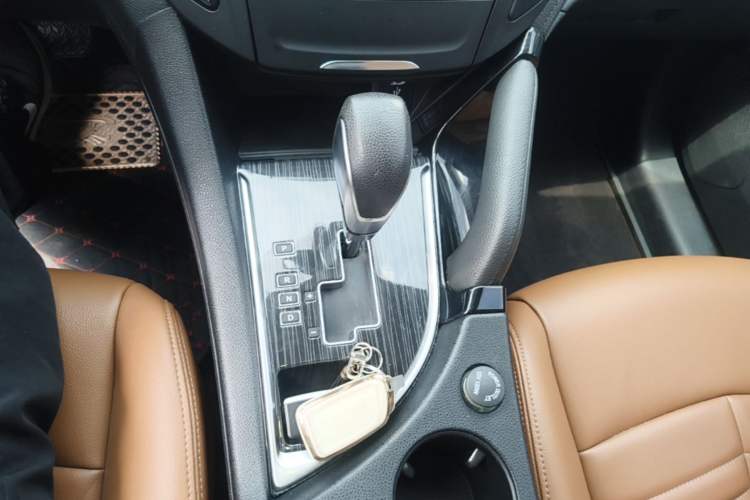 Used Dongfeng Fengdu MX5 2016 2.0L Automatic Flagship Edition Gear Lever