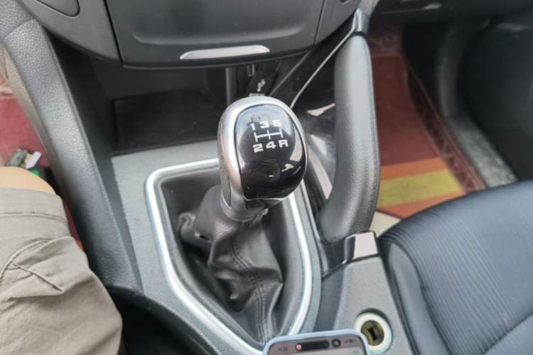 Used Dongfeng Fengdu MX5 2016 1.4T Manual Fashion Edition Gear Lever