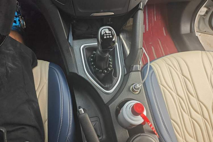 Used Dongfeng Fengdu MX5 2016 1.4T Manual Fashion Edition Gear Lever