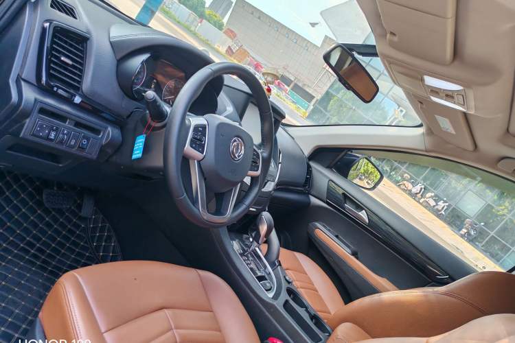 Used Dongfeng Fengdu MX5 2016 2.0L Automatic Flagship Edition Interior 1