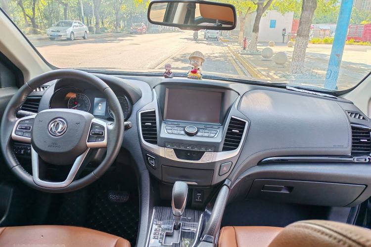 Used Dongfeng Fengdu MX5 2016 2.0L Automatic Flagship Edition Interior 2