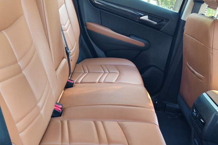 Used Dongfeng Fengdu MX5 2016 2.0L Automatic Flagship Edition Interior 3