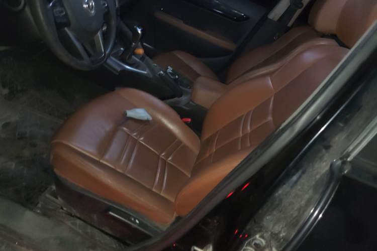 Used Dongfeng Fengdu MX5 2016 1.4T Manual Luxury Edition Left Front Seat